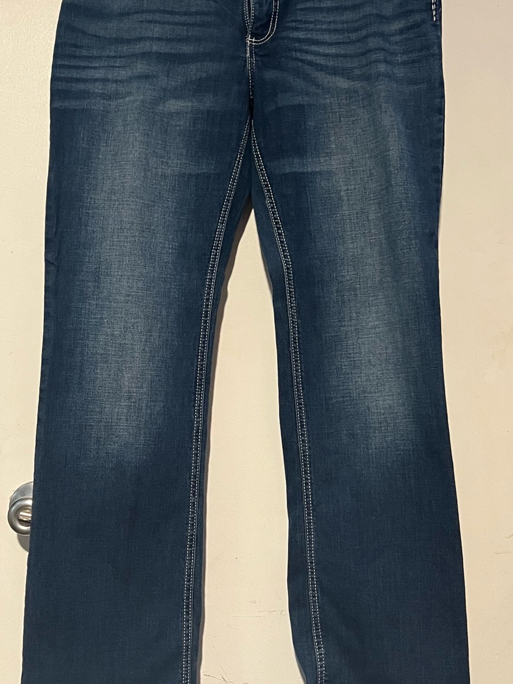 Wrangler Women's Straight Leg Jeans in Dark Blue Wash. 13x34